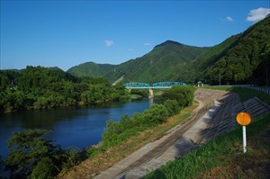 江川の景色と鉄橋
