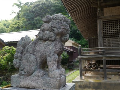 城上神社の狛犬・吽・座型