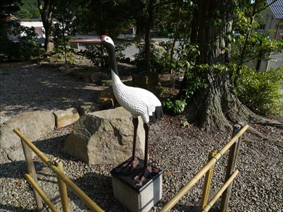 物部神社の狛犬・鶴像