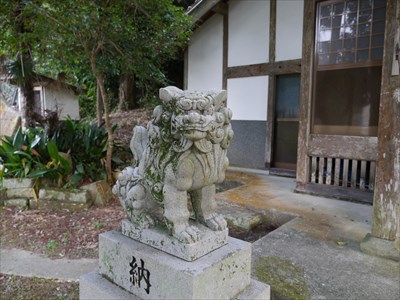 霹靂神社の狛犬・吽・座型