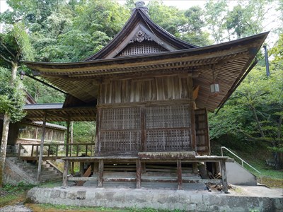 井戸神社・横から見た拝殿