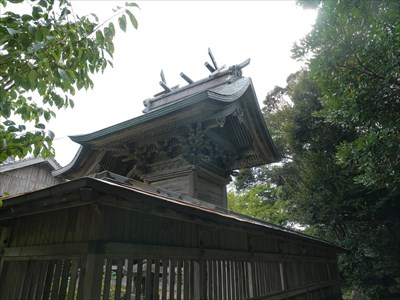 苅田神社・玉垣と本殿