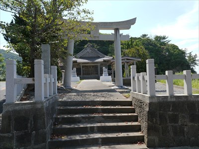 韓神新羅神社・鳥居。