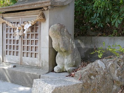 五十猛神社・風化した狛犬と思しき石