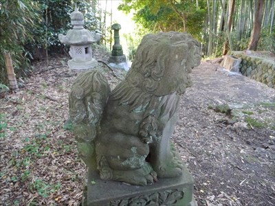 三瓶山神社の狛犬・阿