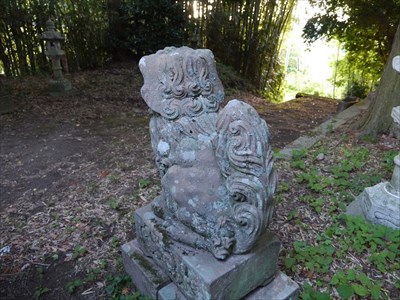 三瓶山神社の狛犬・吽