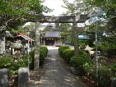 刺鹿神社・鳥居と拝殿