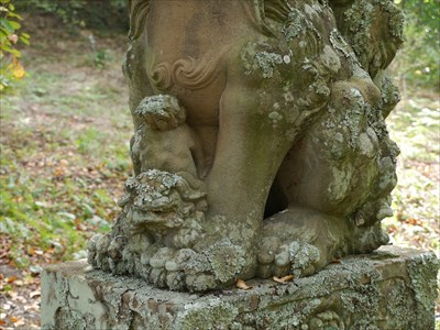 刺鹿神社の狛犬・阿・子獅子
