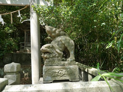 神楽岡八幡宮の狛犬・阿・構え型