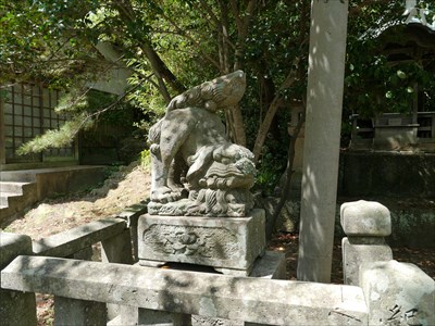 神楽岡八幡宮の狛犬・吽・構え型