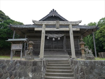 静間神社・鳥居と拝殿