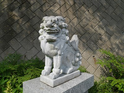 岩根神社の狛犬・阿・座像