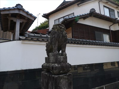 山辺神社の狛犬・吽・座像