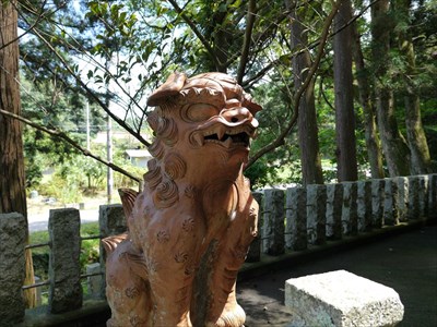 島根県江津市和木町の大年神社の陶器製狛犬・阿・座像