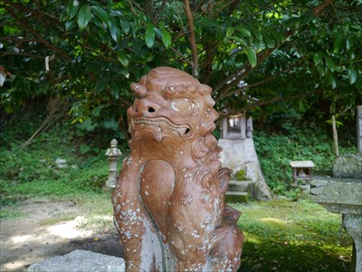 島根県江津市和木町の大年神社の陶器製狛犬・吽・座像