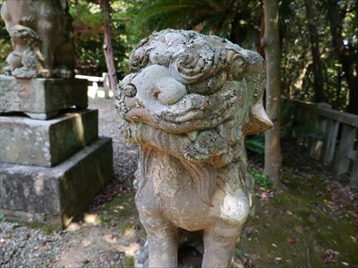 島根県江津市の津門神社の狛犬・吽・座像
