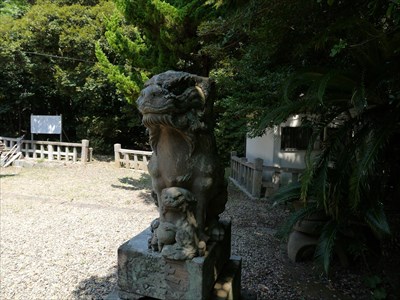 島根県江津市の津門神社の狛犬・吽・座像