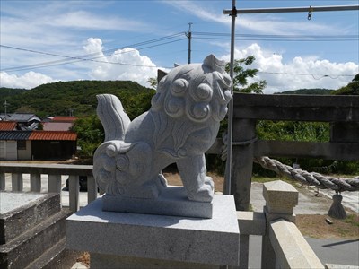 大年神社（渡津町）の狛犬・阿