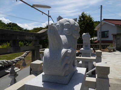大年神社（渡津町）の狛犬・阿
