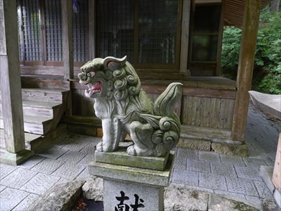 志都岩屋神社の狛犬・阿