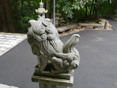志都岩屋神社の狛犬・吽