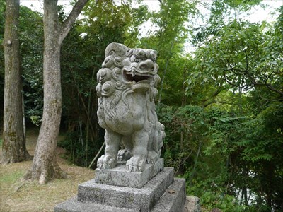 島根県浜田市折井町の八幡宮の狛犬・阿・座像