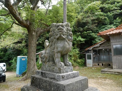 島根県浜田市折井町の八幡宮の狛犬・吽・座像