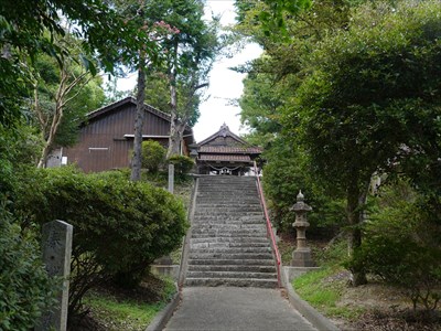 長澤神社・階段と拝殿