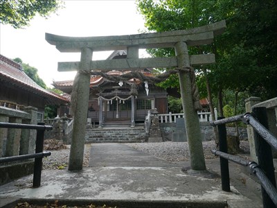 大日霊神社・鳥居と拝殿
