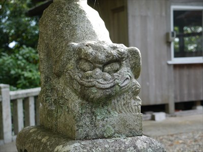 大日霊神社の狛犬・吽・構え型