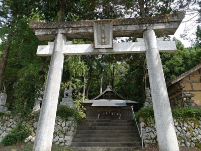 奇鹿神社（柿木村）・鳥居と拝殿