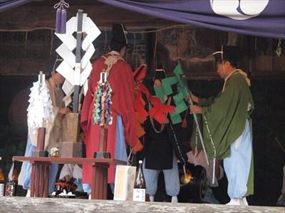 Haji-Ichiryu-Saibara-Kagura of Washinomiya Schrine