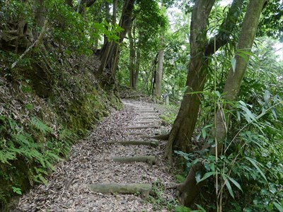 Mountain trail to Yamabuki Castle
